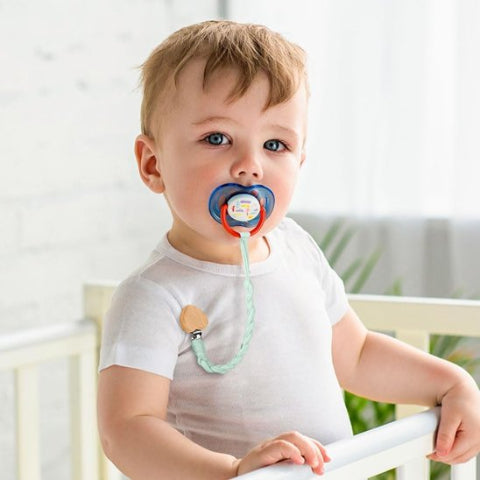 attache tétine bébé​ en macramé