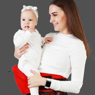 porte bebe assise sur la hanche de maman 